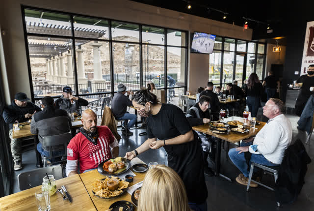 Las Vegas Review Journal Sports | Restaurateurs Hope Higher Capacity Means More Customers