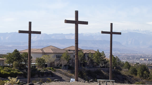 Las Vegas Review Journal News | Sunrise Easter service returns for one congregation