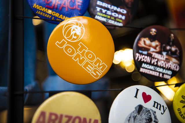 Las Vegas Review Journal Entertainment | Arts District clothing shop gives hand-me-downs a pick-me-up