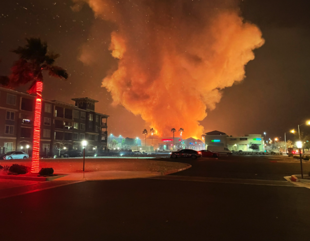 Las Vegas Review Journal Sports | Fire rages in southwest Las Vegas