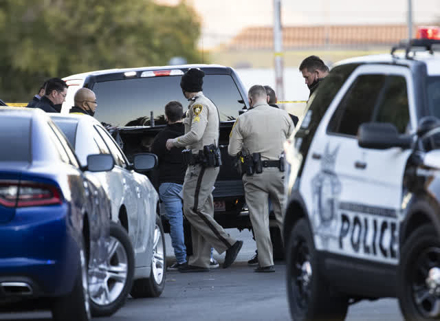 Las Vegas Review Journal Sports | Metro Lt. Ray Spencer gives a briefing about a homicide