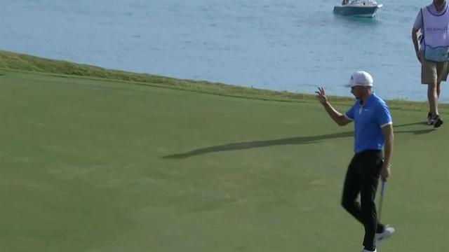 Aaron Wise drains a birdie at Bermuda