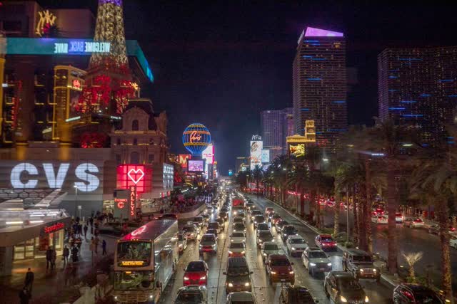 Las Vegas Review Journal Sports | Las Vegas Strip draws COVID-safety OSHA complaints
