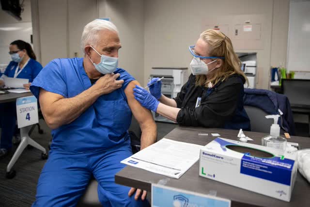 Las Vegas Review Journal News | COVID vaccination appointments open to 70 and up in Vegas