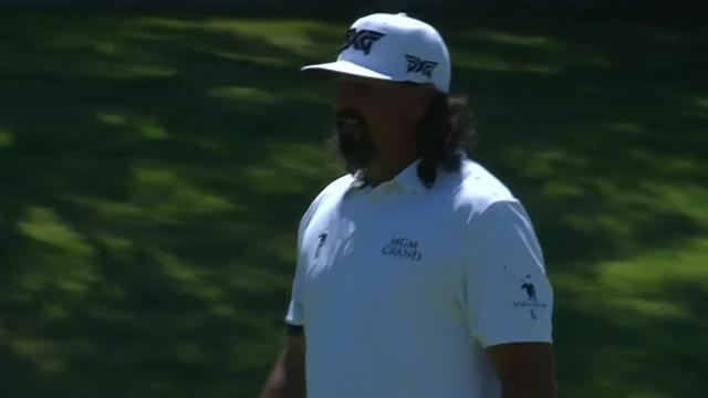 Pat Perez sinks birdie putt from the fringe at Charles Schwab
